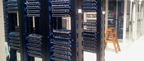 服务器托管4U能放几台服务器（服务器托管空间规划与配置）