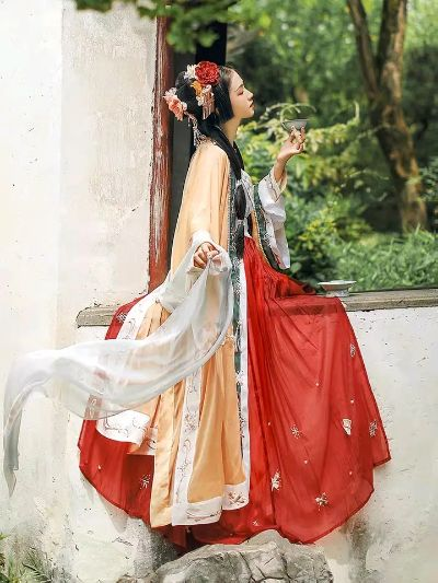 红绿汉服，传统与现代的时尚碰撞