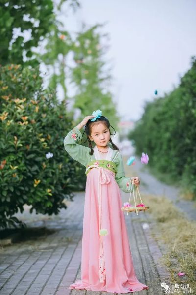 🌸古韵童趣，汉服之美—打造品牌童装女款汉服的独到魅力🌸