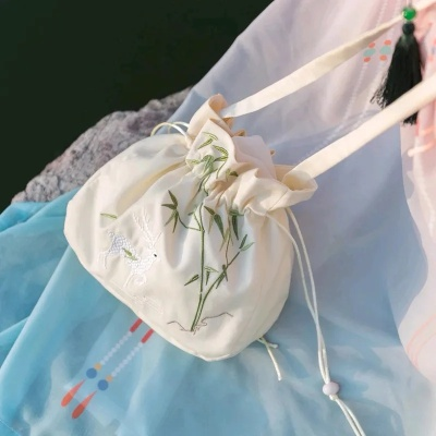汉服搭配必备—盘点那些既时尚又精致的汉服品牌女包