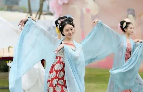 穿越千年，邂逅小夭同款汉服—探寻传统与现代的完美融合