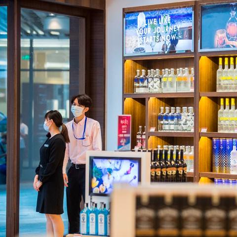 全球免税市场蛋糕品牌争霸战，谁主沉浮？