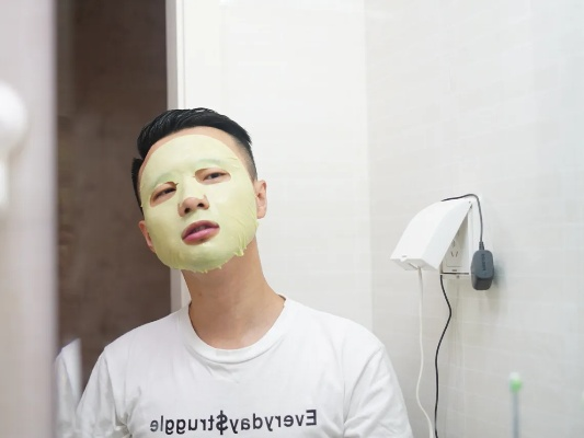 男士补水护肤新潮流，面膜穿搭，内外兼修