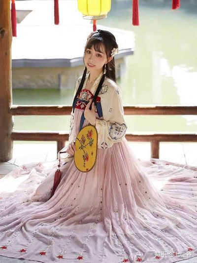 汉服齐胸推荐，探寻正品女装品牌的美丽之旅