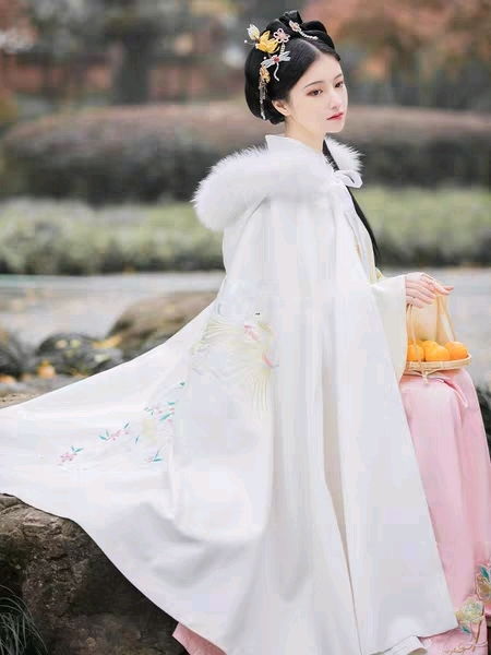 红色短款汉服斗篷品牌推荐，穿出古典韵味，尽显东方美