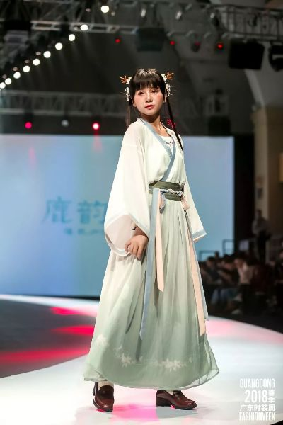 中学生品牌汉服，穿越时空的美丽传承