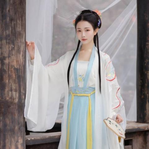 国风再现，新汉服品牌引领时尚潮流