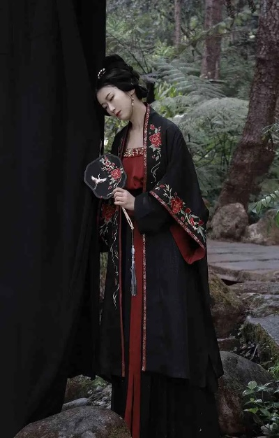 盘点那些让黑皮肤女生也能美得发光的汉服品牌