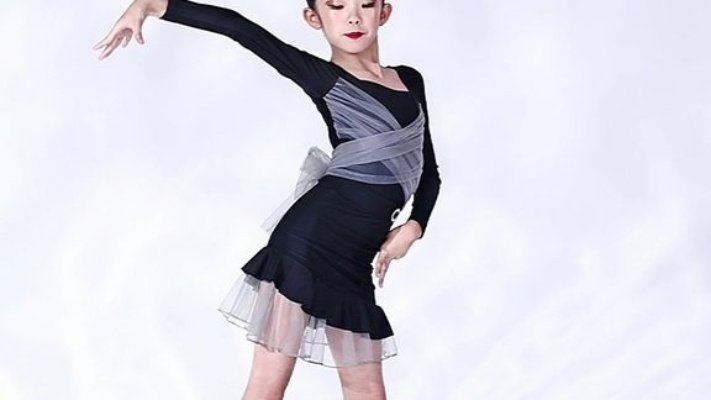 揭秘龙头舞蹈服装品牌，引领时尚潮流的舞者风采