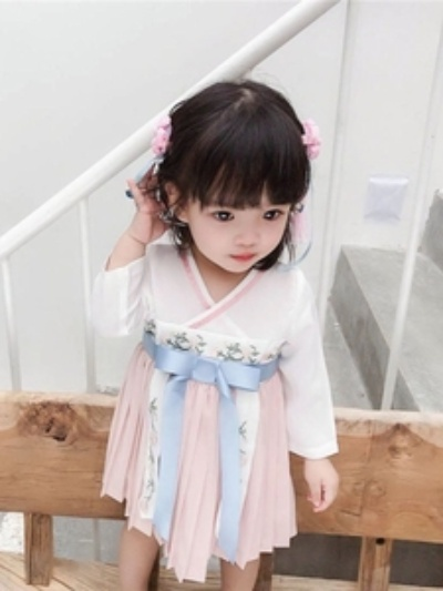 5岁女宝宝汉服选购指南，品牌推荐与搭配建议