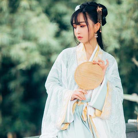 探寻汉服之美—那些拥有裙撑效果的汉服品牌