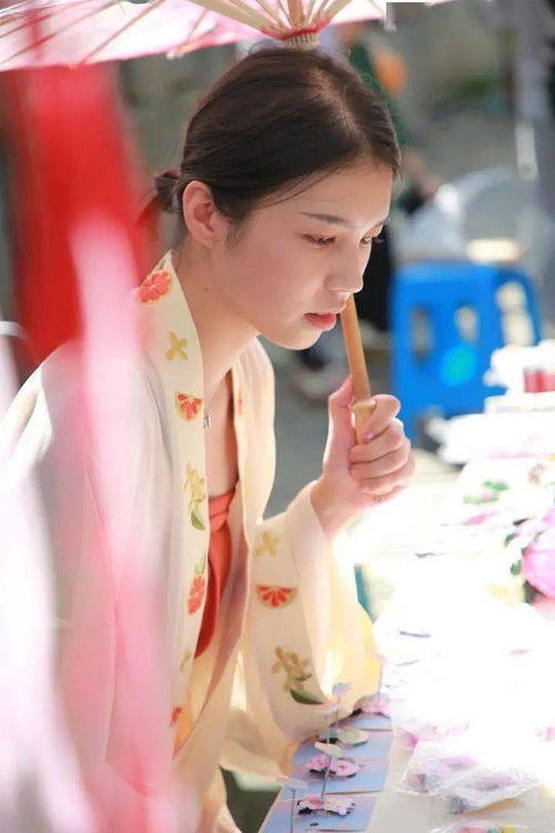 中秋佳节，穿上汉服，感受传统韵味—推荐几款适合中秋游玩的汉服品牌