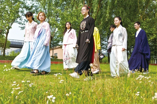 台湾上世纪汉服品牌风云录，那些年我们一起穿过的汉服