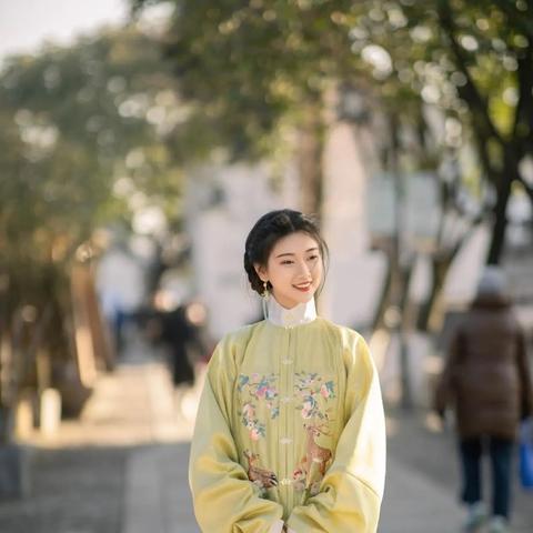 探寻唐制汉服之美—男性服饰品牌款式解析