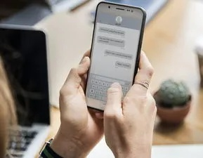 别人手机聊天记录是否可以查询？案例分析与法律界限探讨