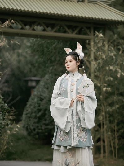 小兔子汉服，穿越千年的时尚之旅