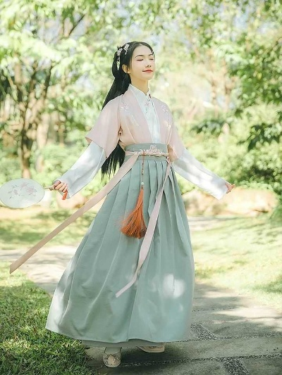 成人显瘦汉服品牌推荐，穿出优雅，显瘦又时尚
