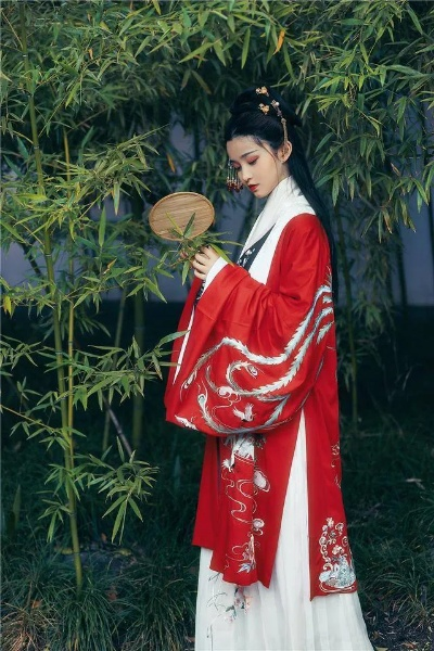千元以下刺绣汉服品牌盘点，美丽不贵，传统韵味十足