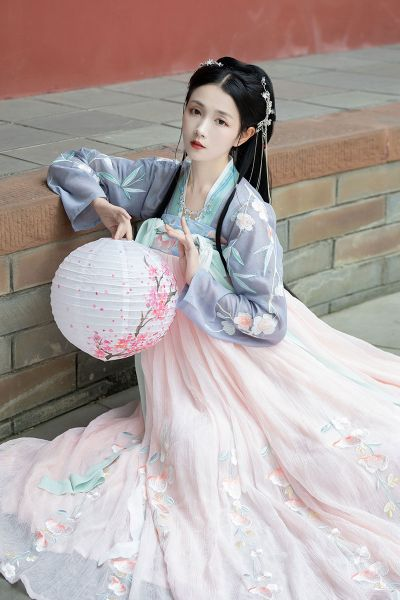 汉服之美，8米裙摆推荐品牌女，尽显古典韵味！