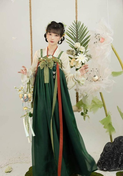 绿色粽子小兔子汉服，传承文化，萌动时尚界