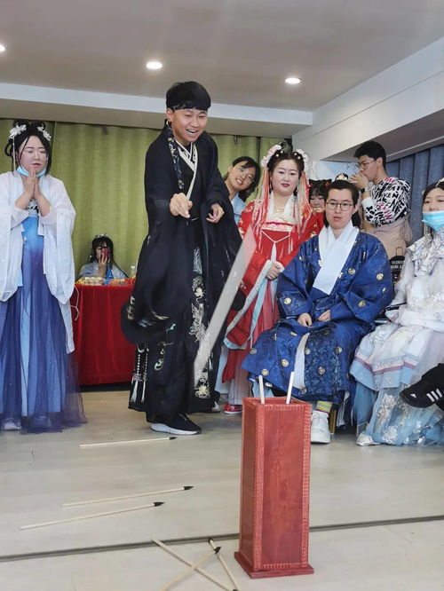 丧服品牌跨界汉服，一场文化与市场的奇妙邂逅