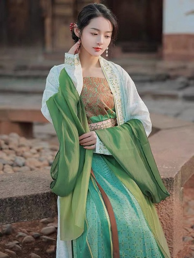 揭秘汉服界轻装上阵，面料最少的汉服品牌女款盘点