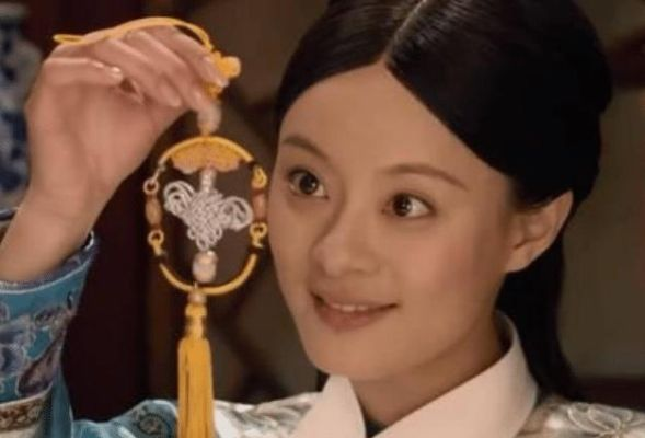 甄嬛宫廷生活揭秘，她用的卫生巾品牌竟然是.
