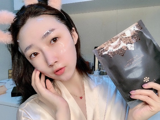 🎉直播抢购蕾丝缎黑面膜品牌大揭秘！效果惊人，你值得拥有！