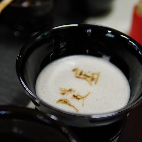 茶香瓷韵，品味生活—瓷器与茶叶联名品牌的独特魅力