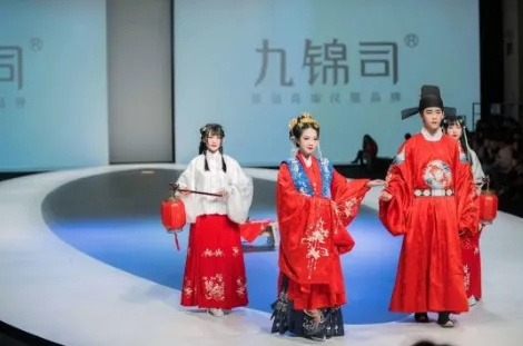 揭秘最贵九尾汉服品牌，一袭华服背后的价值与传奇