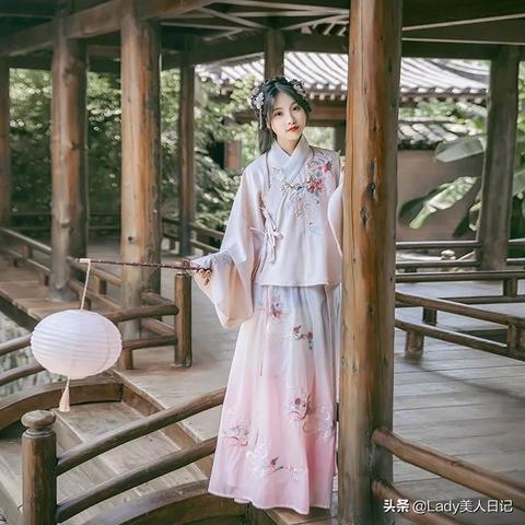 平价汉服灰白色外套品牌推荐，穿出古风韵味不花大价钱
