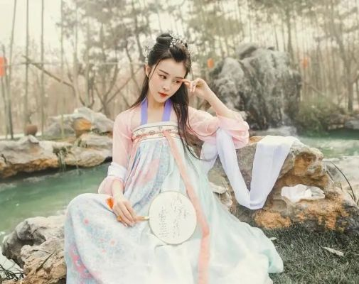 秋季女士品牌汉服美图鉴赏，穿越时空的古典韵味