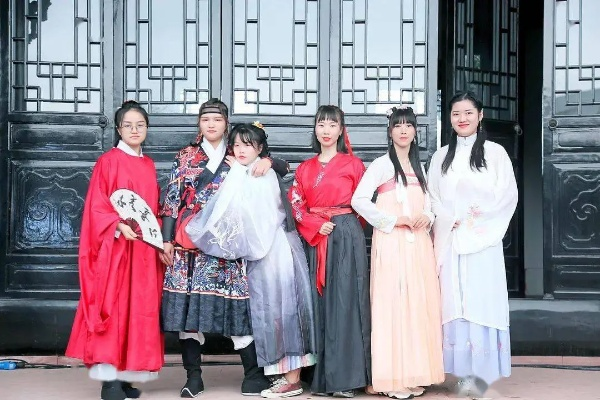 国风汉服元素女装品牌，穿越时空的美丽传承