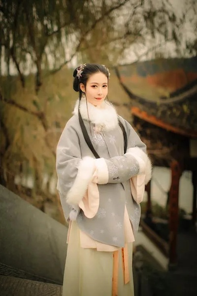 冬日里的古韵风情—羽绒汉服小款品牌大全推荐