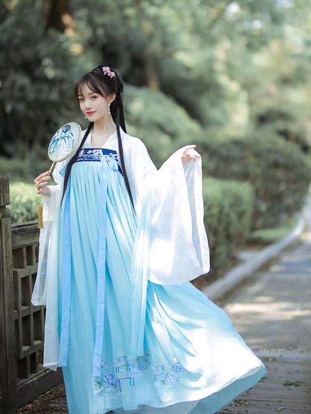 三水童装汉服品牌大盘点，传承国风，萌娃也能穿出古韵