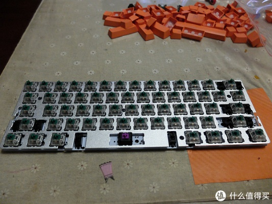 揭秘品牌电脑键盘组装过程，从零件到成品
