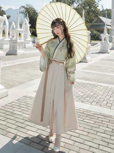 大码女专属，汉服之美也能轻松驾驭—盘点几款显瘦又舒适的汉服套装品牌