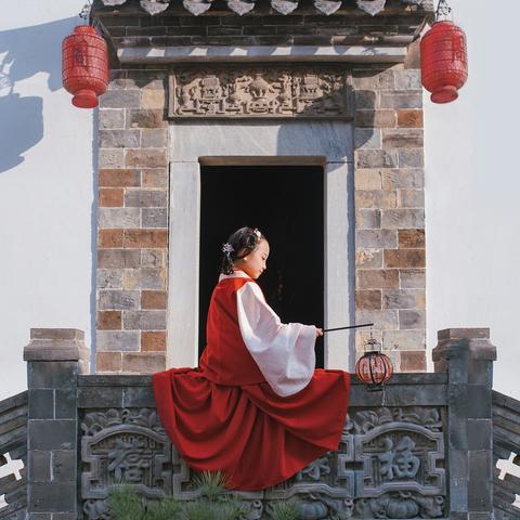 汉服复兴浪潮中的中国小姑娘，传统与现代的美丽邂逅