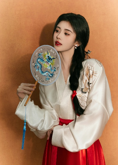 鞠婧祎同款汉服品牌，穿越古今，美丽传承
