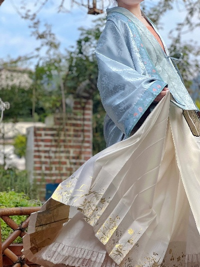 蓝白汉服宋制品牌推荐，穿越时空的时尚之旅