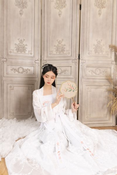 揭秘纯白汉服品牌，哪家品牌的纯白汉服最惊艳？