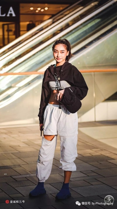 武汉服装品牌红人，街头时尚风向标，揭秘他们的穿搭秘诀！