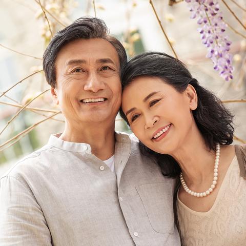 我怀疑老公出轨，有权请律师调出开房记录吗？