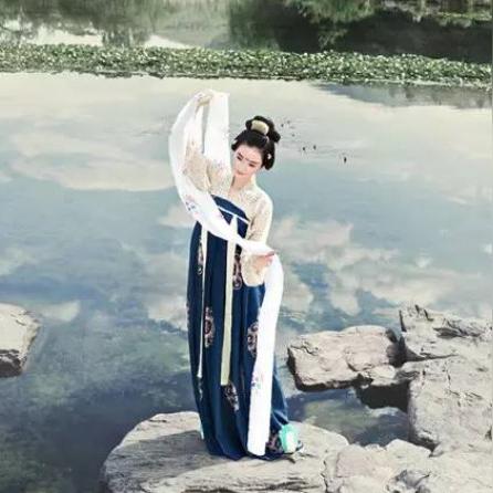 🌸汉服之美明星同款汉服大盘点，穿越古今的时尚潮流🌸