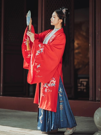 探寻汉韵之美—黄红色汉服女装品牌推荐指南