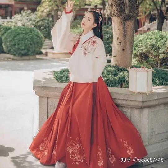 漫步街头，品味汉服之美—盘点那些可以上街的中年汉服品牌