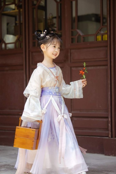 宜兴八佰伴儿童汉服品牌，传承文化，萌娃穿出古韵风采