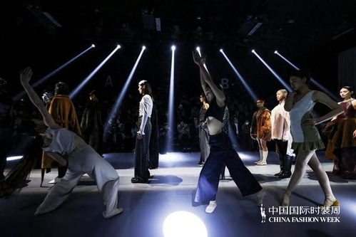 星际同梦，打造梦幻星际舞蹈服饰，引领舞者闪耀舞台