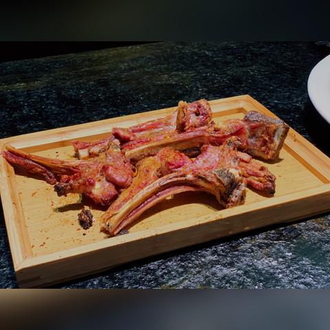乌鲁木齐羊小咩便荔卡，街头美食的魅力与故事