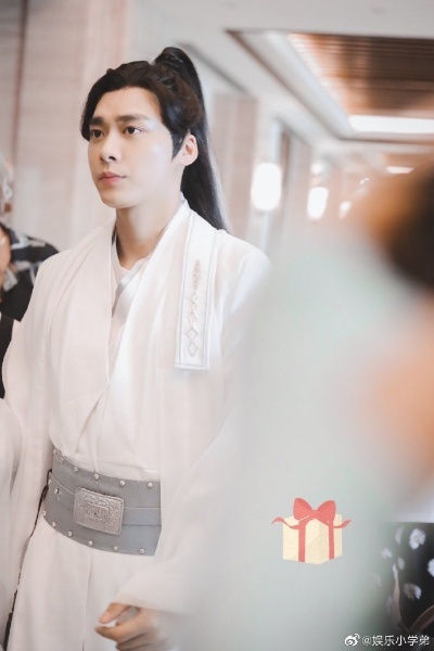 李易峰倾情代言，汉服头饰品牌引领潮流新风尚